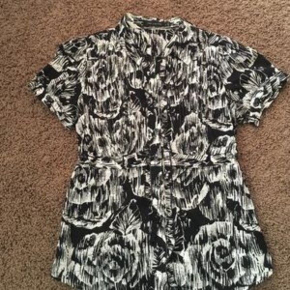 The Limited Floral Design Button Down - Picture 8 of 9